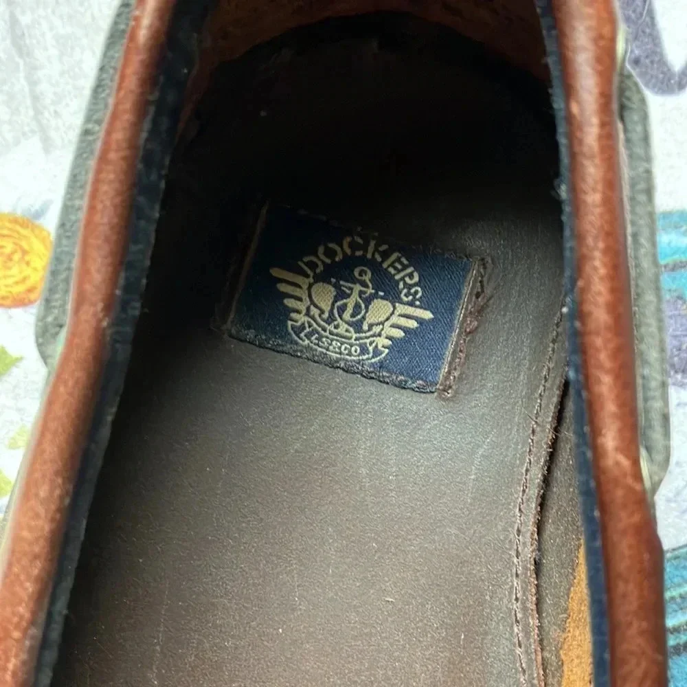 Dockers men’s leather slip on loafer size 11 medium Excellent used condition.